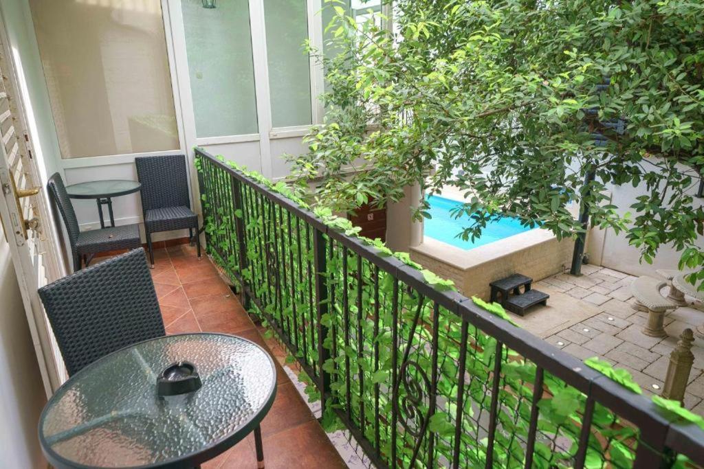Heritage Residence In Center With Pool- Apartments Vodice Esterno foto