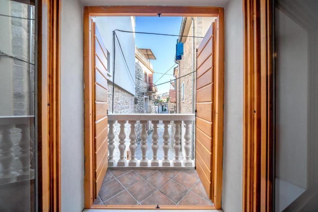 Heritage Residence In Center With Pool- Apartments Vodice Esterno foto