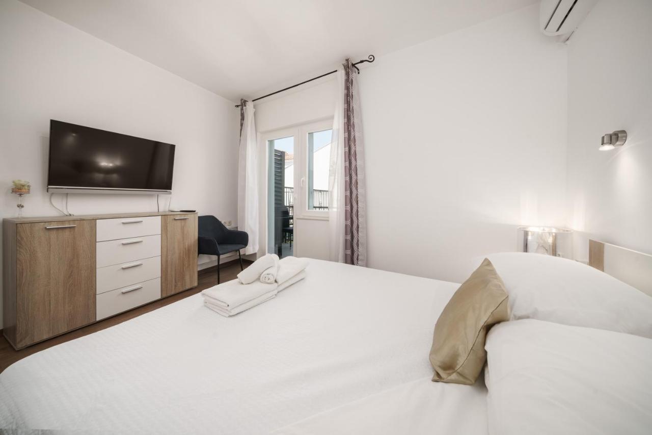 Heritage Residence In Center With Pool- Apartments Vodice Esterno foto