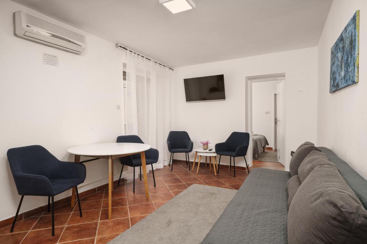 Heritage Residence In Center With Pool- Apartments Vodice Esterno foto