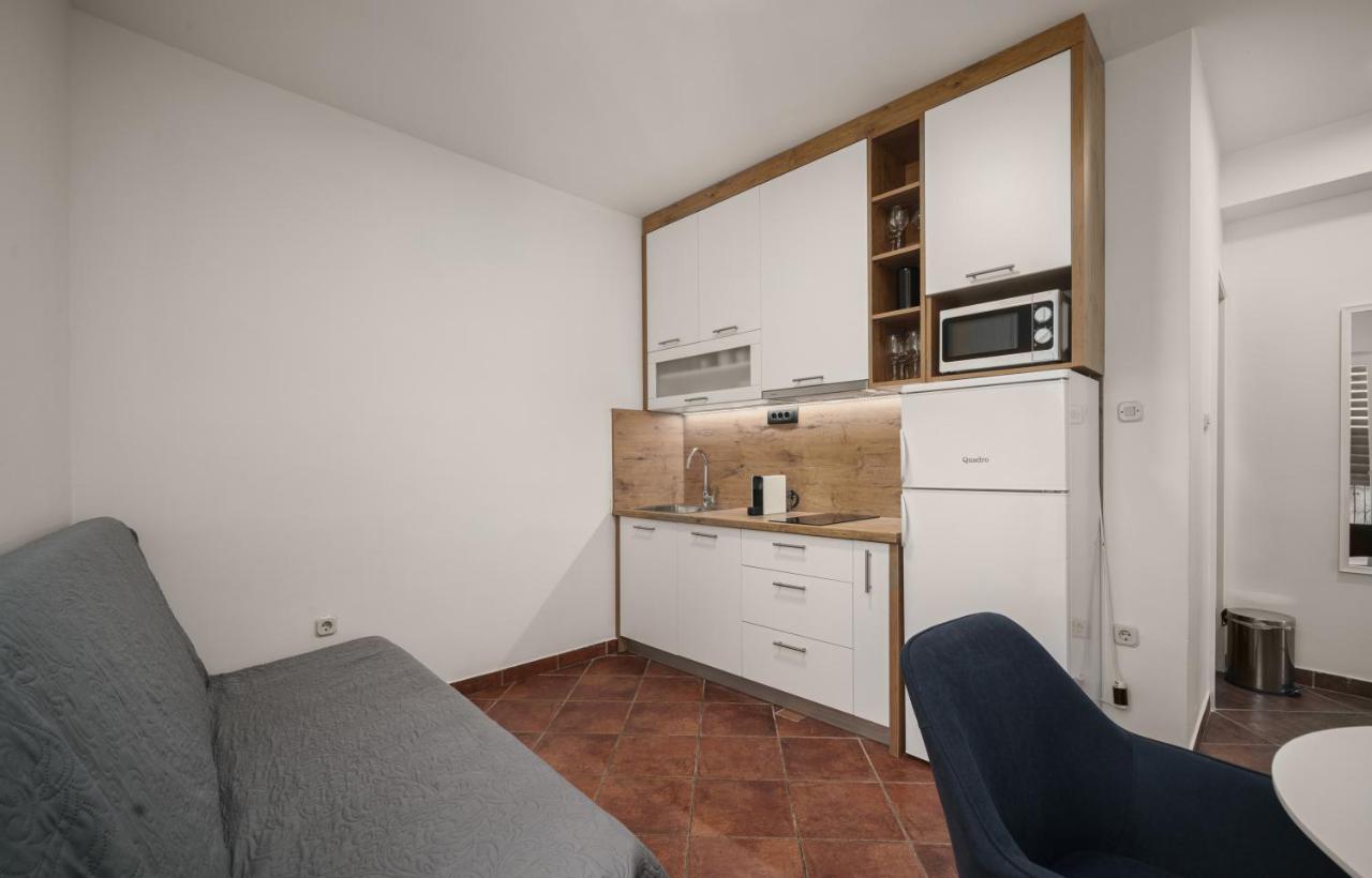 Heritage Residence In Center With Pool- Apartments Vodice Esterno foto