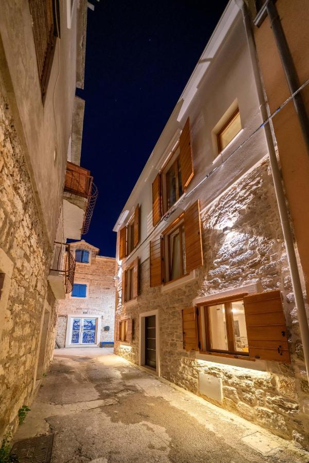 Heritage Residence In Center With Pool- Apartments Vodice Esterno foto