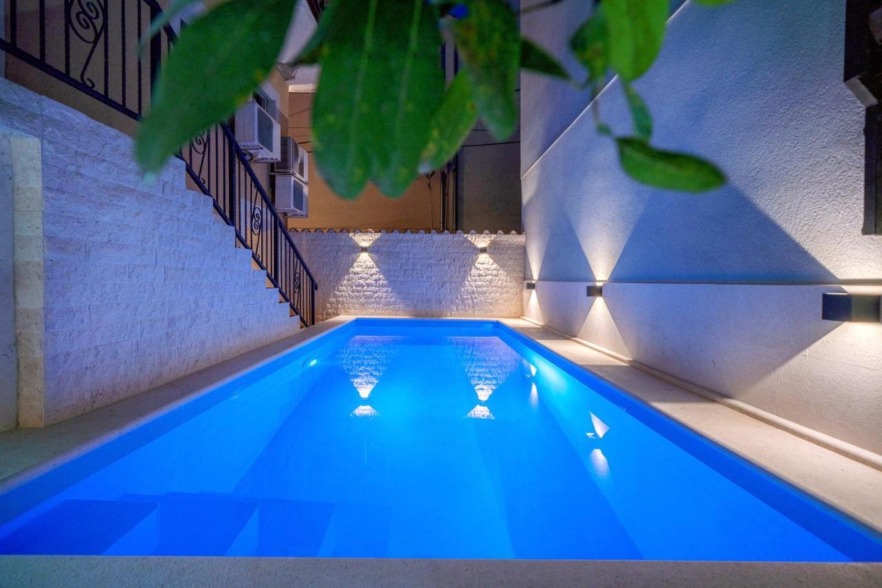 Heritage Residence In Center With Pool- Apartments Vodice Esterno foto